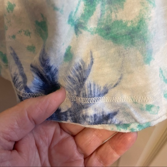 Palm Tree Patterned T-Shirt - Picture 4 of 5